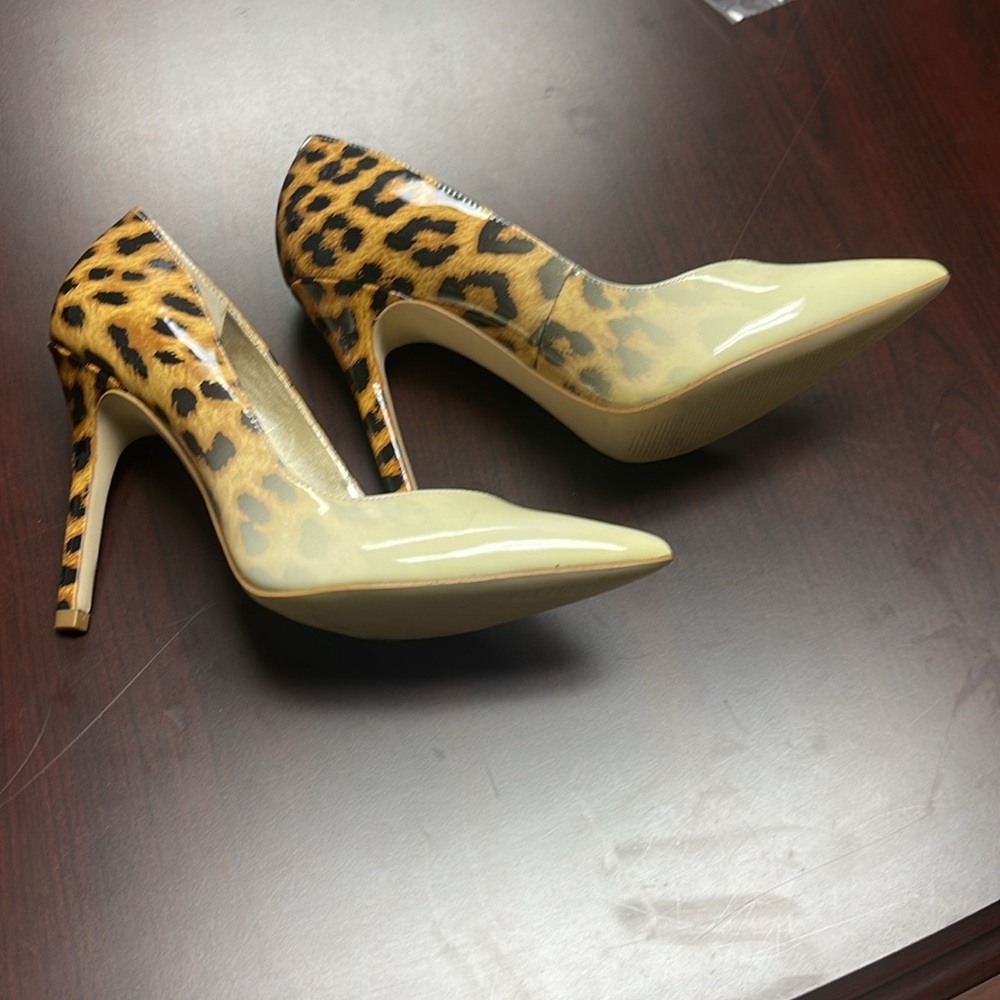 NWT Guess Shoes Heel 4.25" Tall - Picture 4 of 5